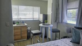 Cute Renovated Studio 4 Miles from Hard Rock Hotel